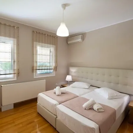 Violet Luxury فيلة Kalligoni